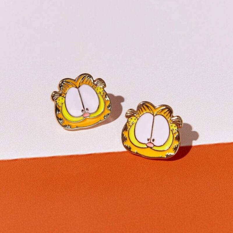 Garfiled face studs